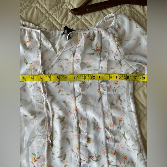 Whit House Black Market WHBM 0 Petite White Floral Ruffle Blouse Top - Picture 7 of 8